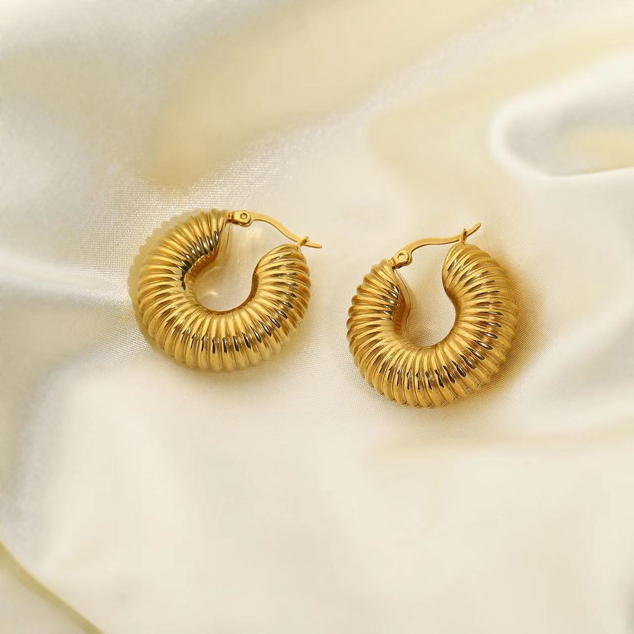 Hollow Thread Earring