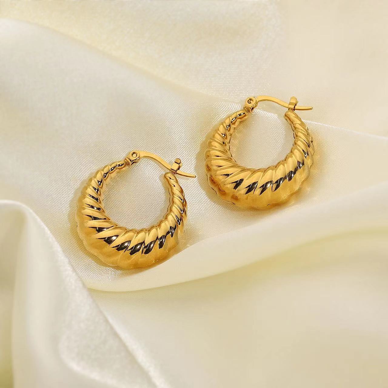 Round Crescent Earring