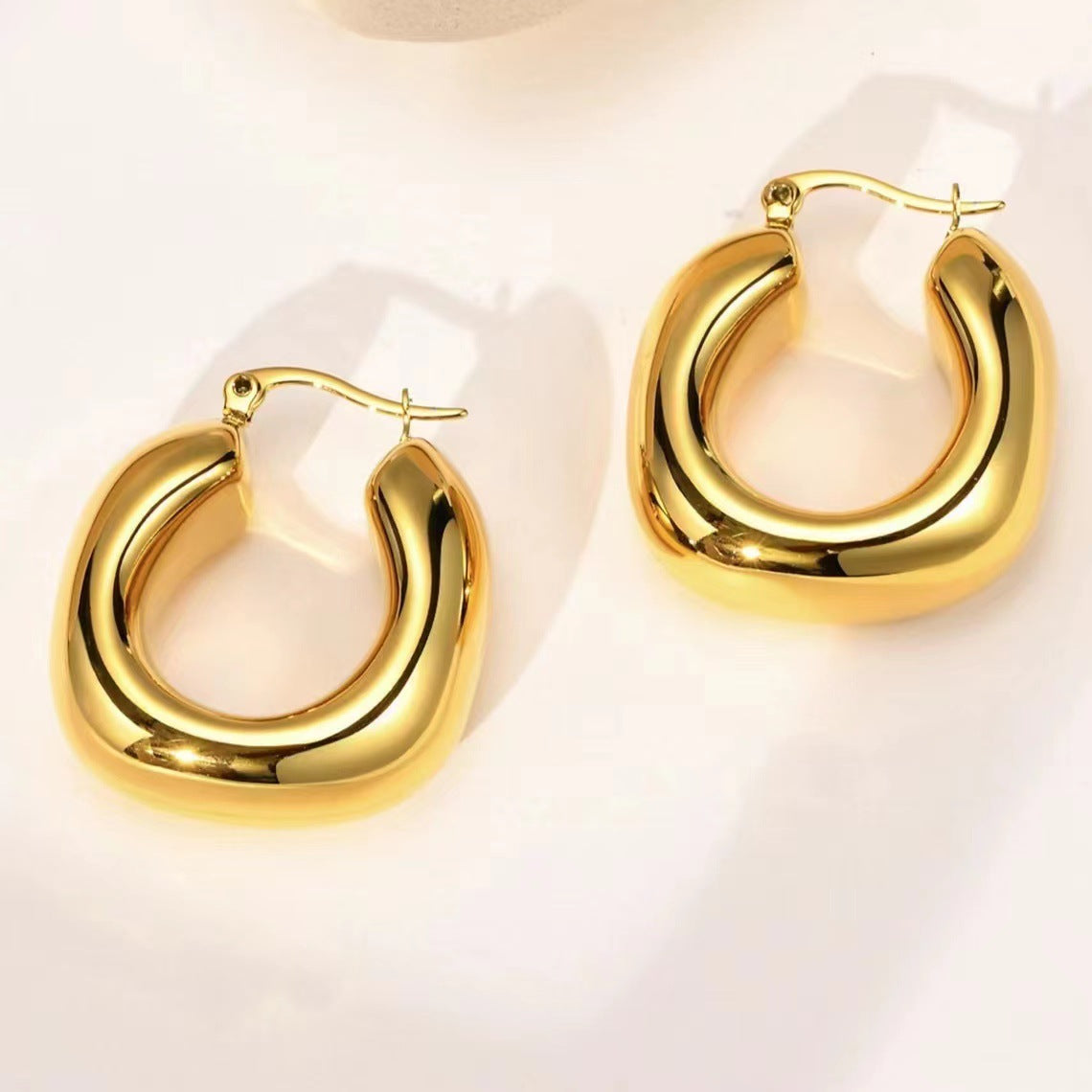 Luxury hollow crescent earring