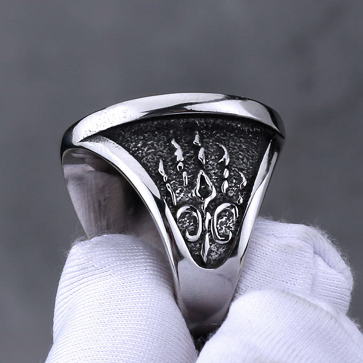 Wolf -head titanium steel ring