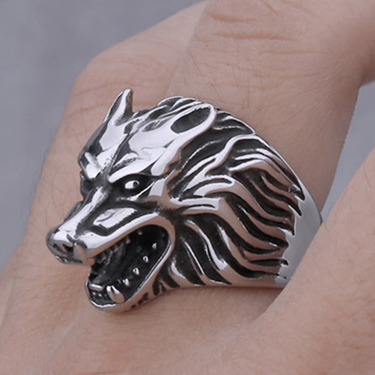 Wolf head titanium steel ring