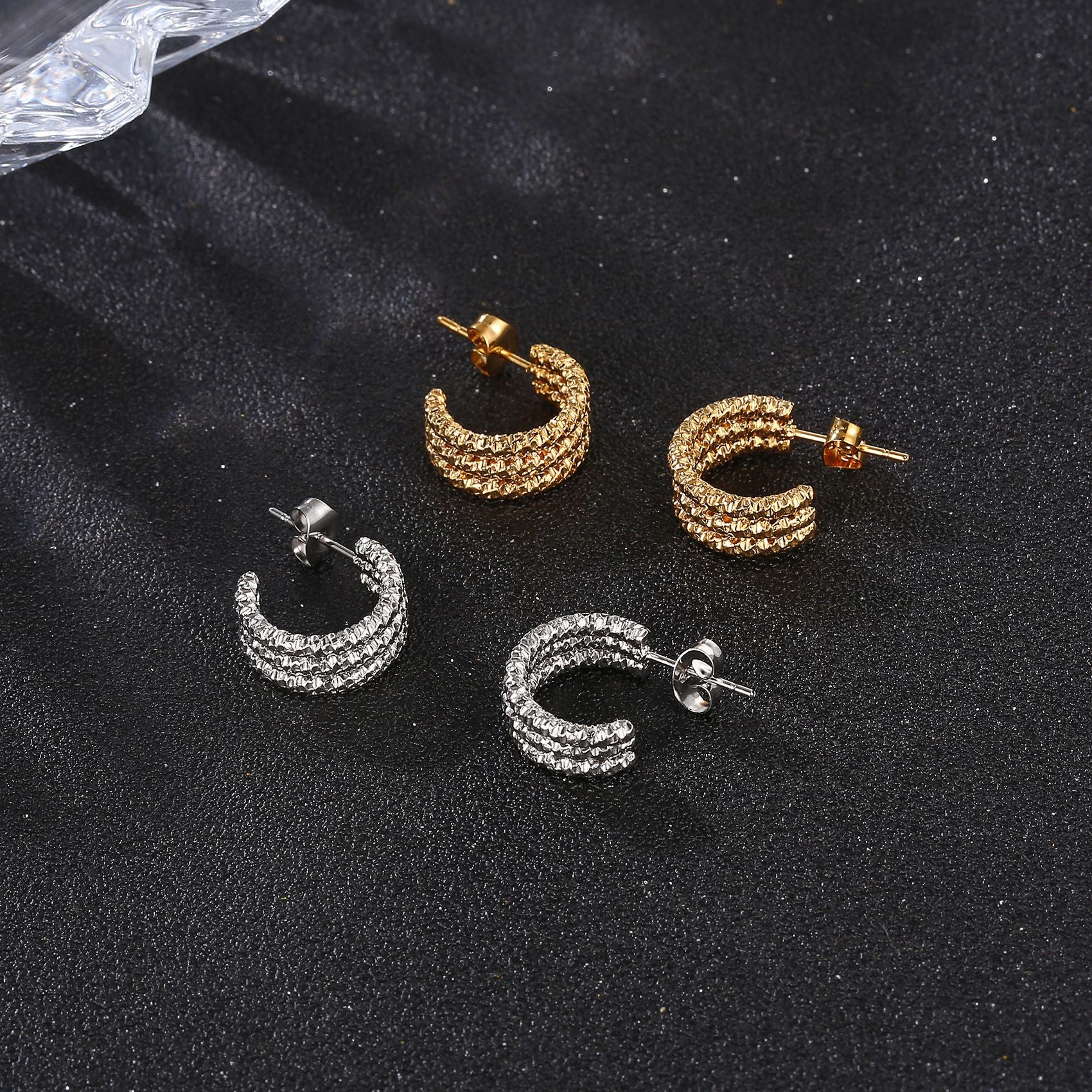 Gold multi-layer C-shaped earring