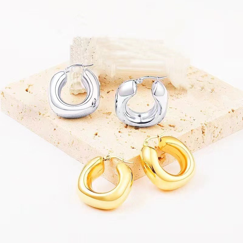 Luxury hollow crescent earring