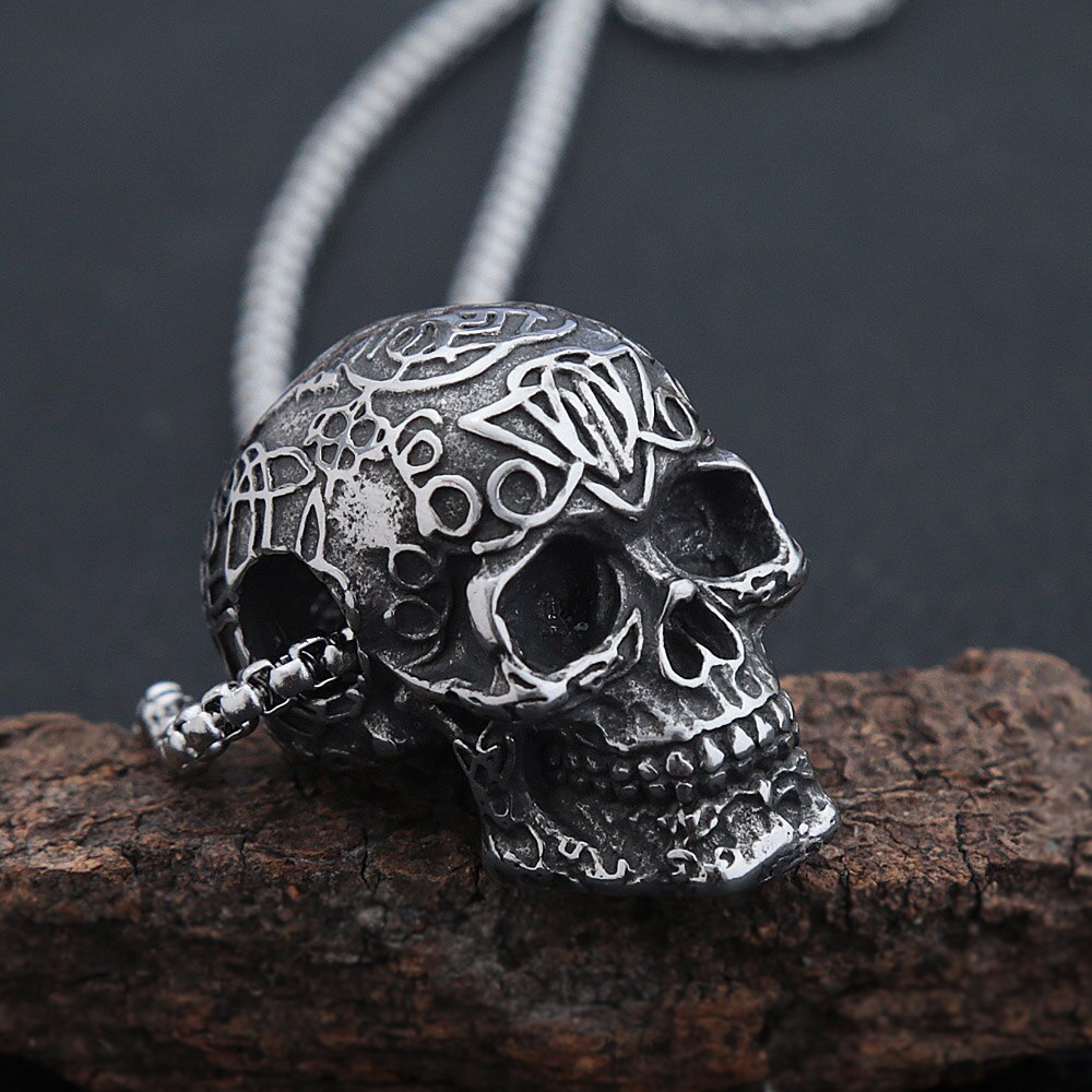 Collier pendentif tête de mort gothique