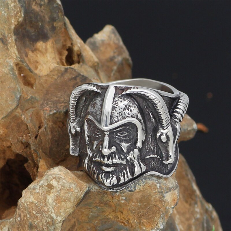 Anillo de runas de cabeza de oveja Odin