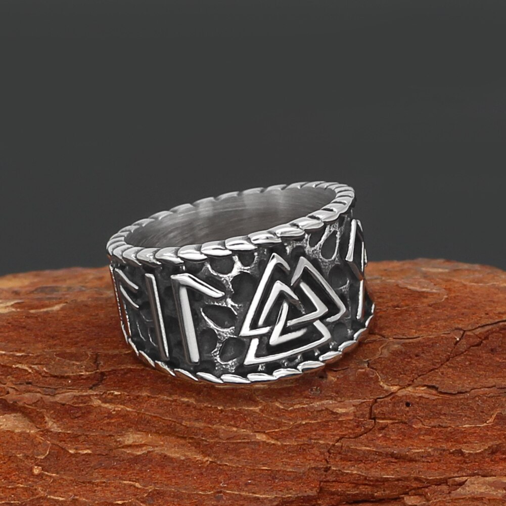 Anillo de amuleto del símbolo de Odín