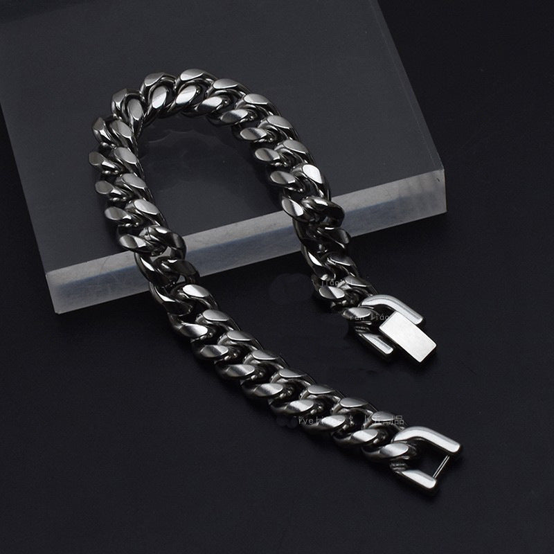 Six-sided grinding bracelet