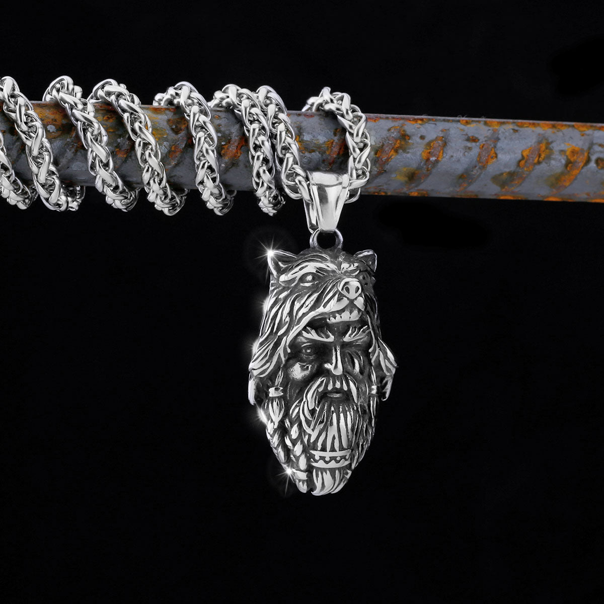Colar com Pingente de Cabeça de Lobo Mitologia